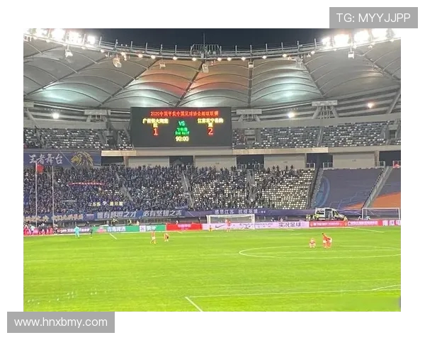 南京足球队与广州足球队实力对比赛后分析与总结